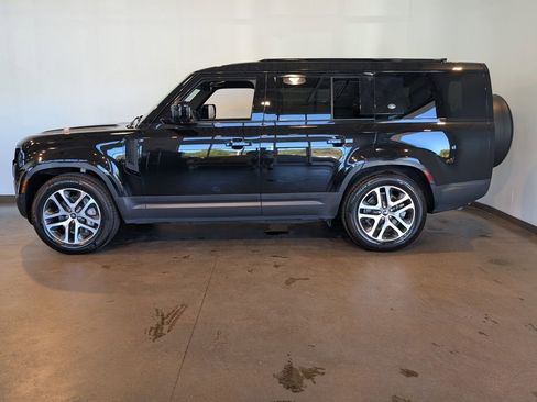 Used 2023 Land Rover Defender 130 SE image 3