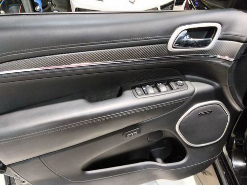 Used 2019 Jeep Grand Cherokee SRT image 12