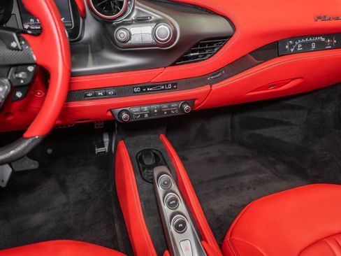 Used 2021 Ferrari F8 Tributo RWD image 28
