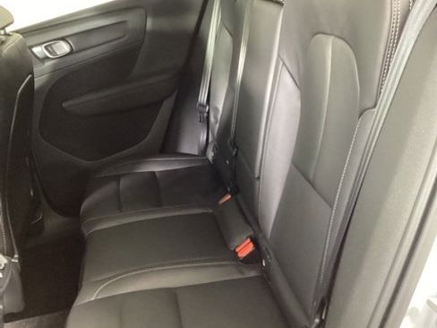 Used 2020 Volvo XC40 T5 Momentum w/ Protection Package image 11