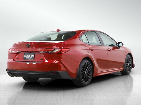 Used 2025 Toyota Camry SE w/ Convenience Package image 5