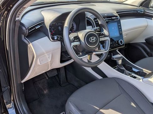 Used 2023 Hyundai Tucson SE image 13