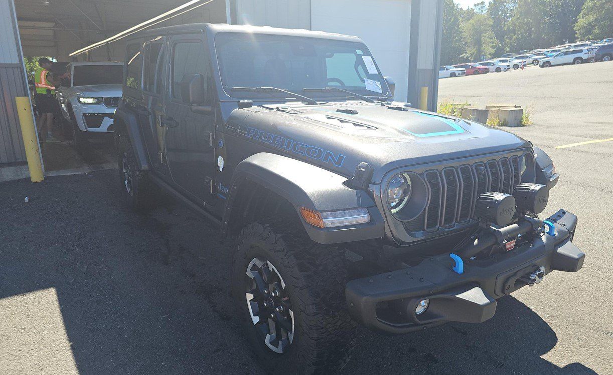Used 2024 Jeep Wrangler Unlimited Rubicon 4xe w/ Capability Package AWD/4WD image 2