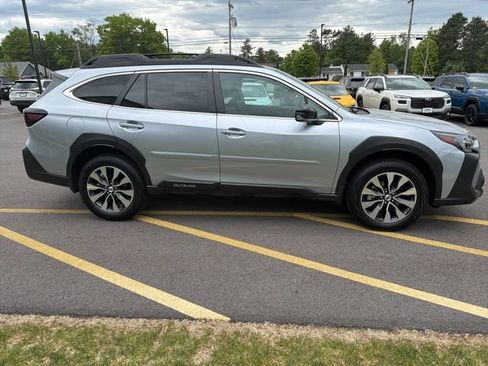 Used 2025 Subaru Outback Limited AWD/4WD image 4