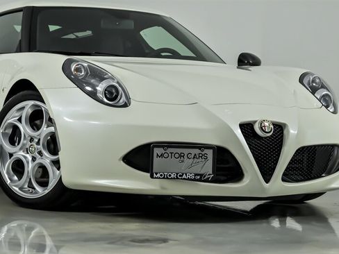 Used 2016 Alfa Romeo 4C Coupe w/ Coupe Track Package 1 RWD image 3