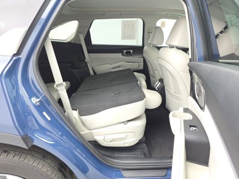 Used 2025 Kia Sorento S w/ Panoramic Sunroof Package AWD/4WD image 47