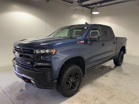 Used 2021 Chevrolet Silverado 1500 LT Trail Boss w/ LPO, Dark Essentials Package AWD/4WD image 3