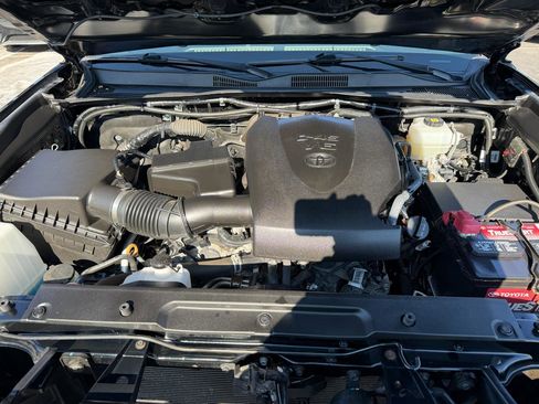 Used 2020 Toyota Tacoma TRD Off-Road w/ Technology Package image 20