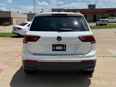 Used 2023 Volkswagen Tiguan SE w/ Panoramic Sunroof Package FWD image 5