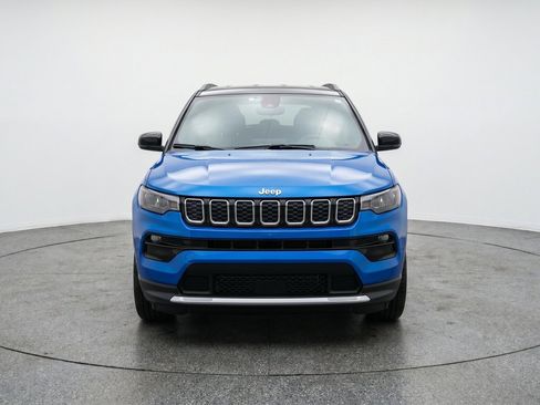 Used 2025 Jeep Compass Limited AWD/4WD image 2