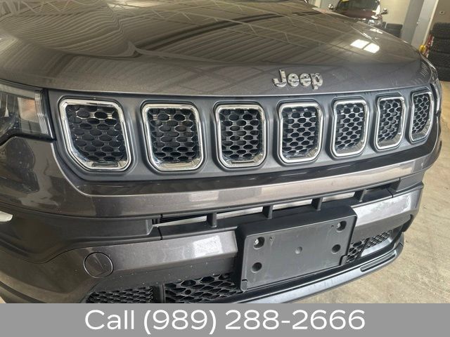 Used 2024 Jeep Compass Latitude AWD/4WD image 9