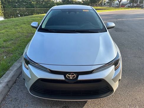 Used 2025 Toyota Corolla LE w/ Convenience Package FWD image 9