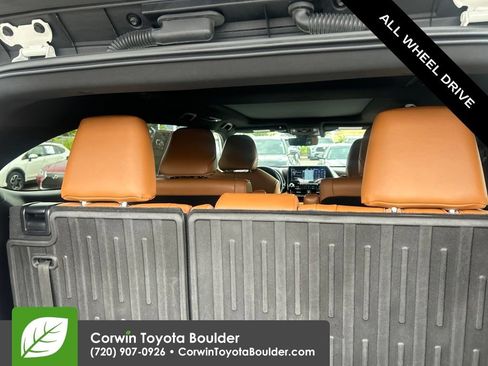 Used 2021 Toyota Highlander Platinum AWD/4WD image 19