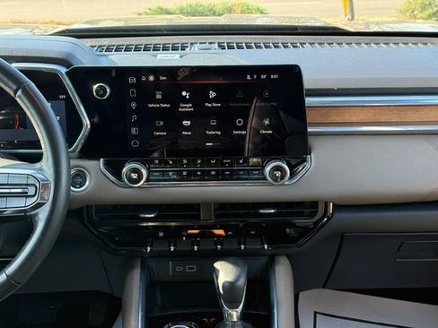 Used 2024 GMC Canyon Denali image 13