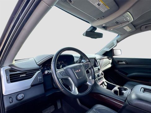 Used 2018 GMC Yukon XL SLE image 6