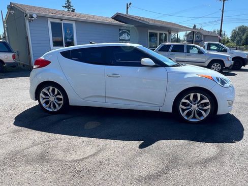 Used 2013 Hyundai Veloster w/ Style Pkg FWD image 9