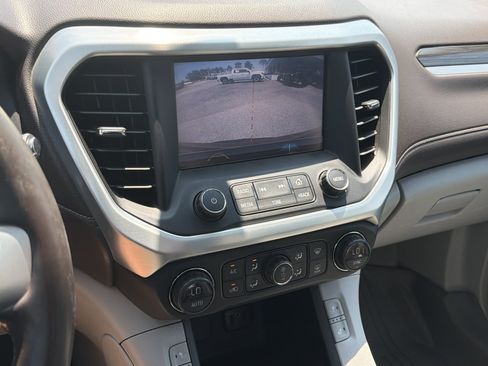 Used 2017 GMC Acadia SLT FWD image 25