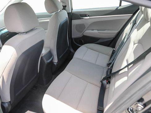 Used 2020 Hyundai Elantra SE FWD image 14