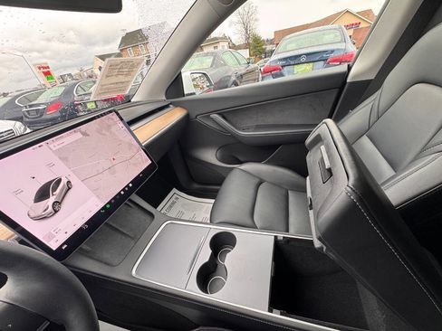 Used 2021 Tesla Model Y Long Range image 24