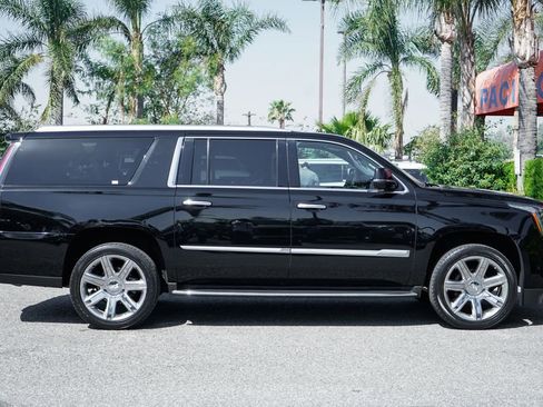 Used 2018 Cadillac Escalade ESV Premium Luxury image 13