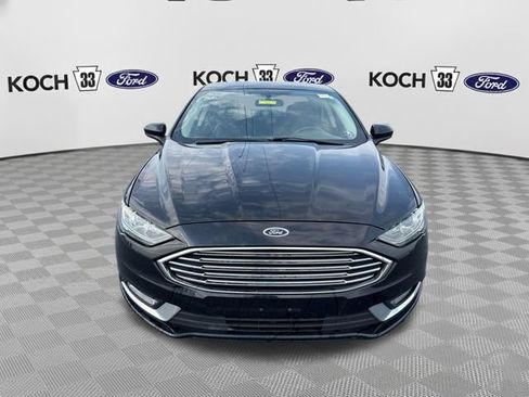 Used 2017 Ford Fusion SE w/ Equipment Group 201A FWD image 2