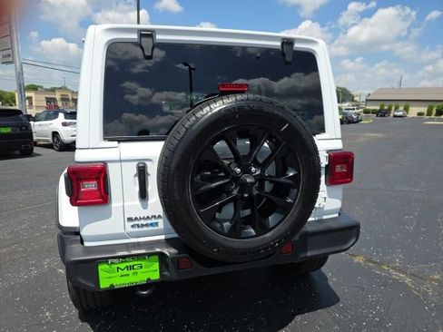 Used 2025 Jeep Wrangler Unlimited Sahara AWD/4WD image 6