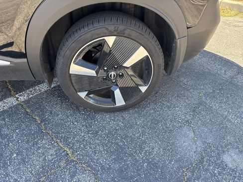 Used 2025 Nissan Kicks SR w/ Illumination Package image 13