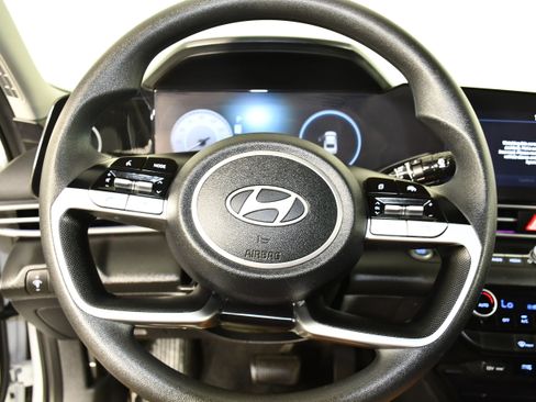Used 2024 Hyundai Elantra SEL FWD image 20