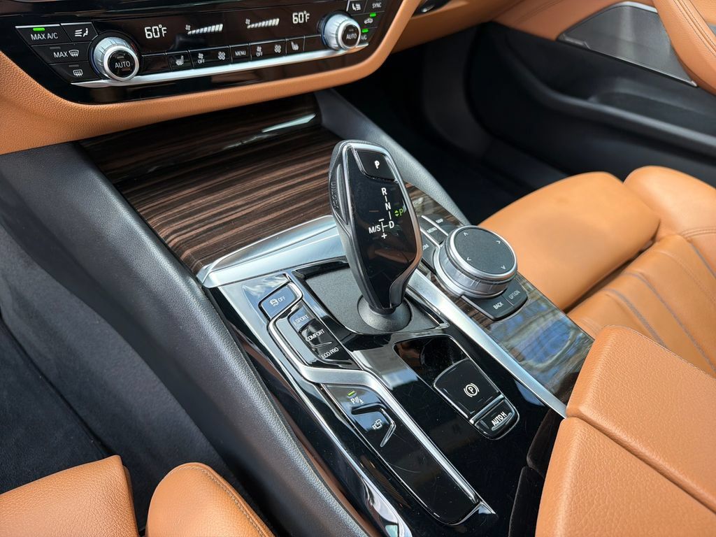 Used 2021 BMW 530i w/ Premium Package RWD image 27