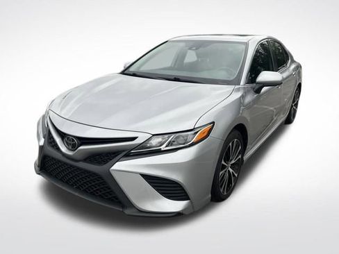 Used 2020 Toyota Camry SE FWD image 3