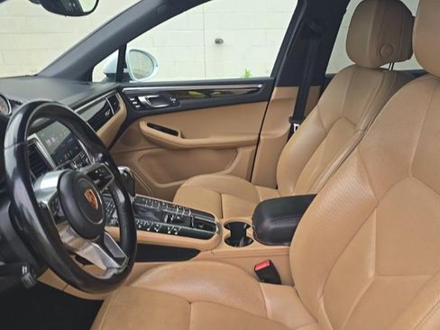 Used 2018 Porsche Macan AWD/4WD image 11