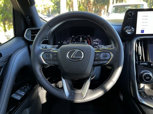 Used 2025 Lexus LX 700h Overtrail image 34