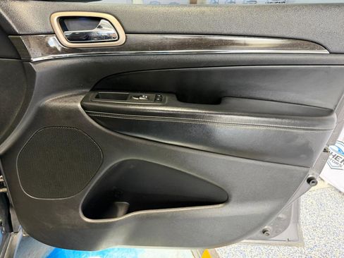 Used 2017 Jeep Grand Cherokee Limited w/ Luxury Group II image 24