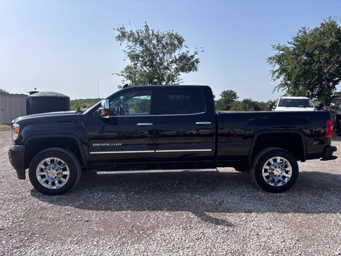 Used 2015 GMC Sierra 2500 Denali w/ Duramax Plus Package AWD/4WD image 2