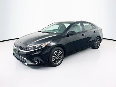 Used 2024 Kia Forte LXS image 3
