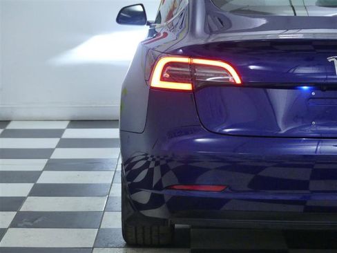 Used 2018 Tesla Model 3 Long Range image 28