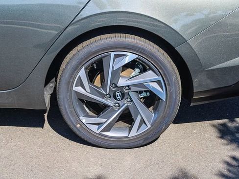 New 2025 Hyundai Elantra Limited image 12