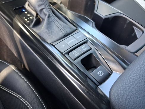 Used 2025 Toyota Camry SE FWD image 22