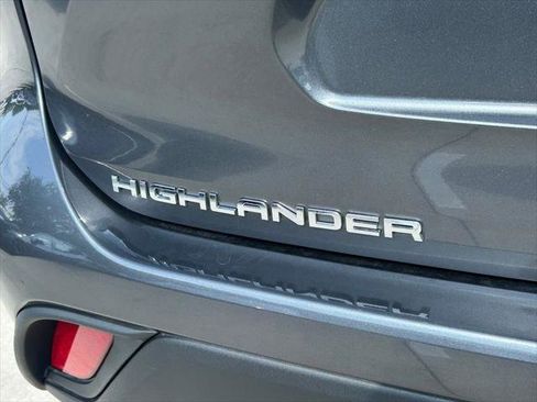 Certified 2025 Toyota Highlander XLE FWD image 13