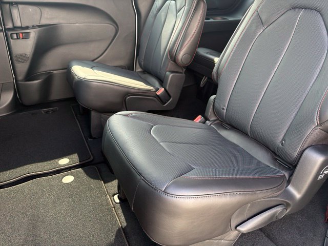 New 2027 Chrysler Pacifica Select FWD image 11
