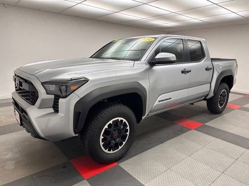 Used 2024 Toyota Tacoma TRD Off-Road image 3