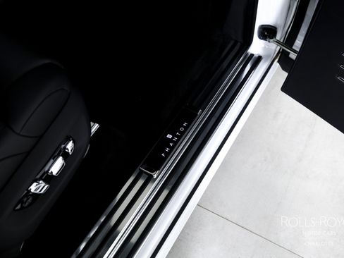 Certified 2023 Rolls-Royce Phantom Sedan w/ The Phantom Package image 37