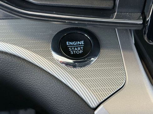 Used 2022 Ford Explorer XLT w/ Equipment Group 202A AWD/4WD image 26