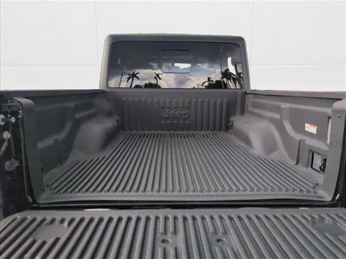 Used 2022 Jeep Gladiator Overland w/ Popular Equipment Package image 6