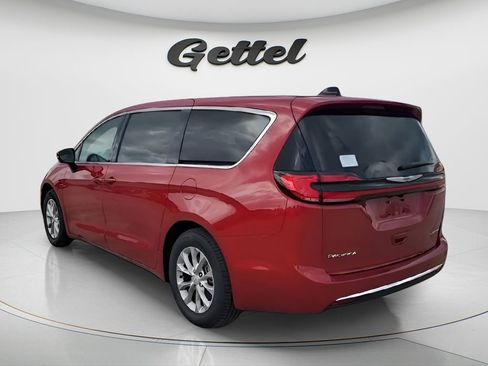 New 2026 Chrysler Pacifica Limited image 6