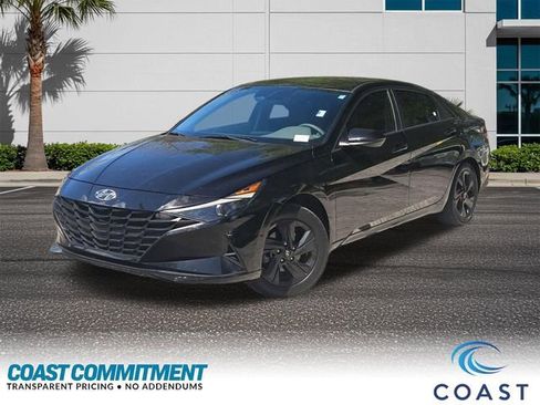 Used 2023 Hyundai Elantra SEL image 1