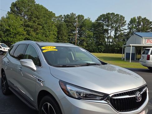 Used 2019 Buick Enclave Premium w/ LPO, Touring Package FWD image 3