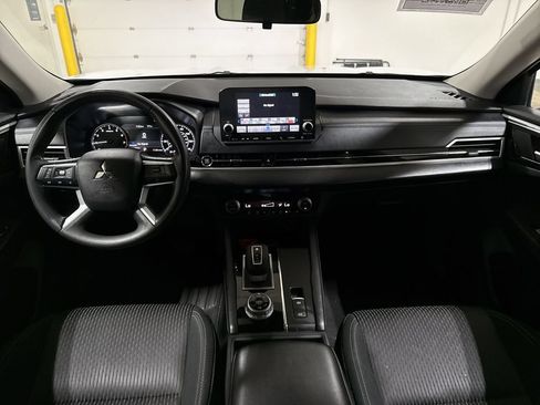 Used 2024 Mitsubishi Outlander ES AWD/4WD image 10