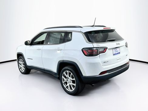 Used 2022 Jeep Compass Latitude w/ Sun and Sound Group AWD/4WD image 7