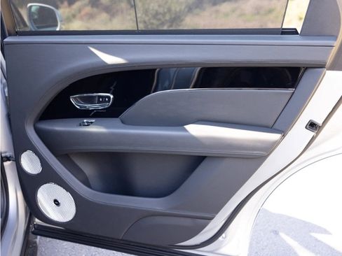 Certified 2024 Bentley Bentayga Extended Wheelbase image 74